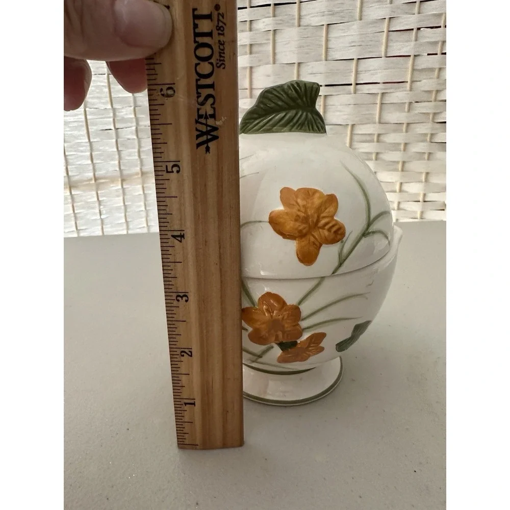 Vintage Ceramic Floral‎ Eggshell Shaped Juicer with Lid